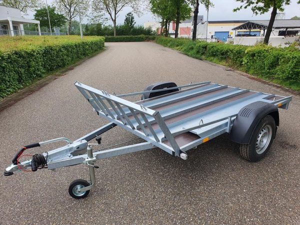 Syma moto 3 geremd motortrailer 1350kg