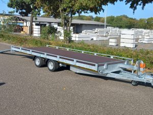 Eduard autotransporter 400x200 3000kg met railing lier en oprijplaten